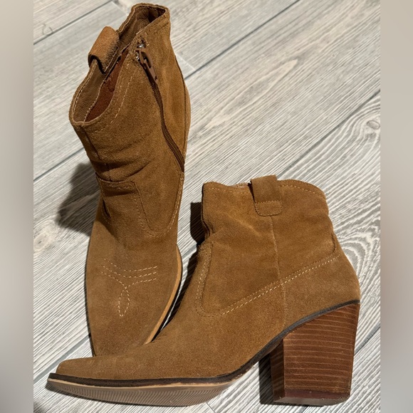 Chinese Laundry Corinna Brown Suede Boot. Women’s size 8.5. Western. Gently Used - Picture 9 of 10